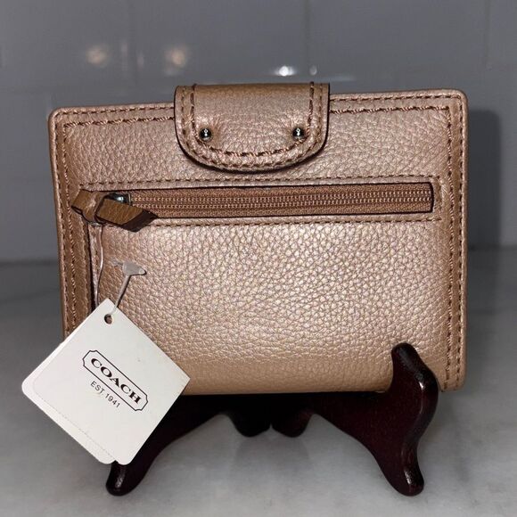 Coach Wallet Golden Tan Pearlized Metallic Pebbled Leather Twistlock Wallet NWT - Picture 4 of 16